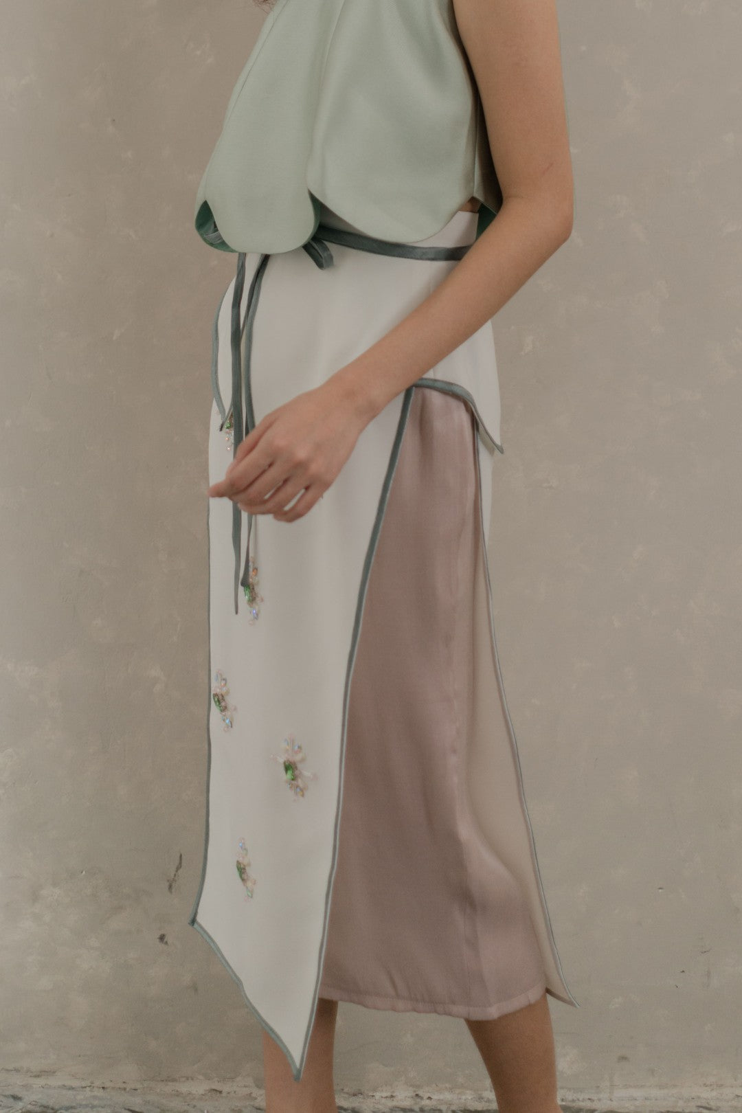 LOTUS white blush