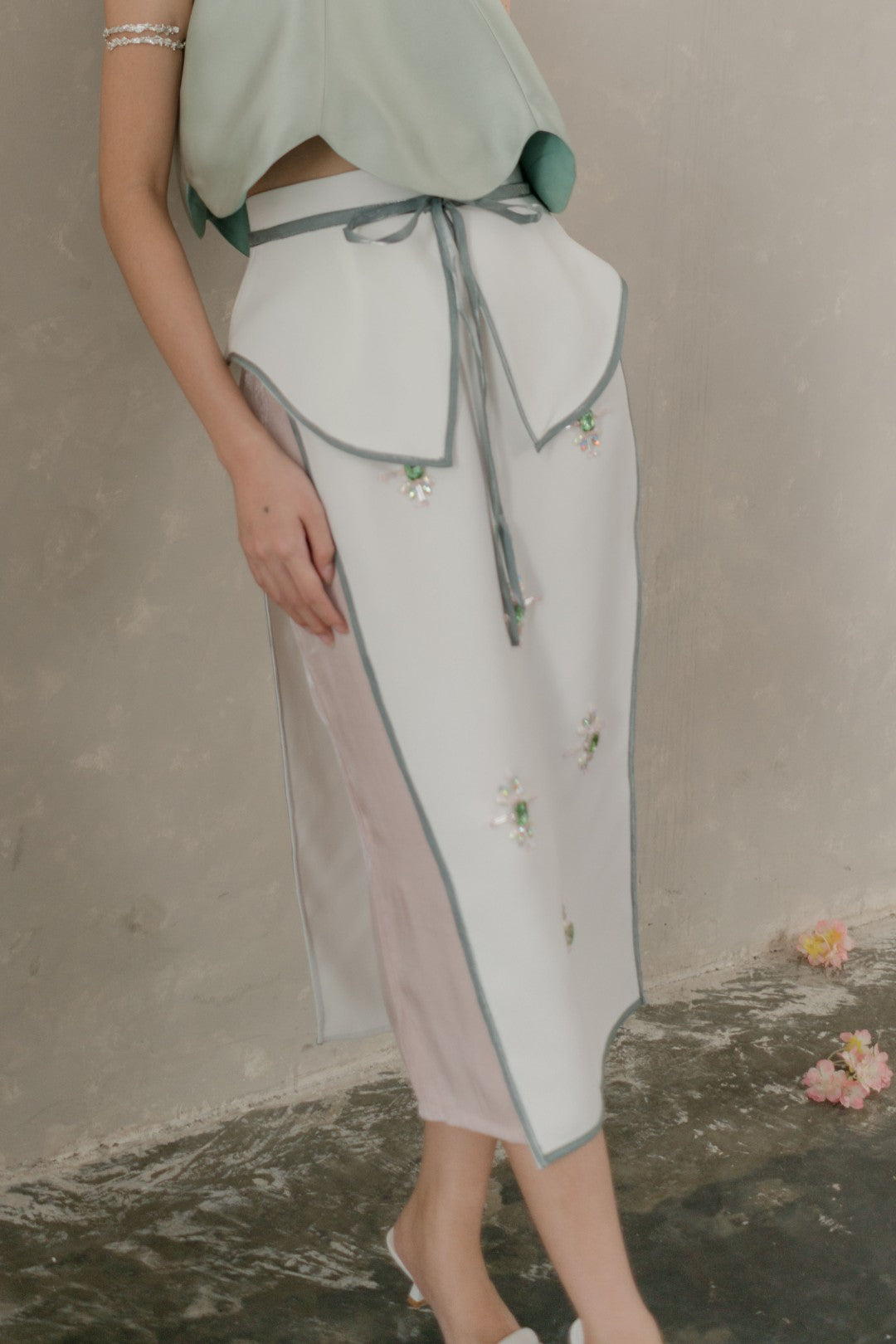 LOTUS white blush
